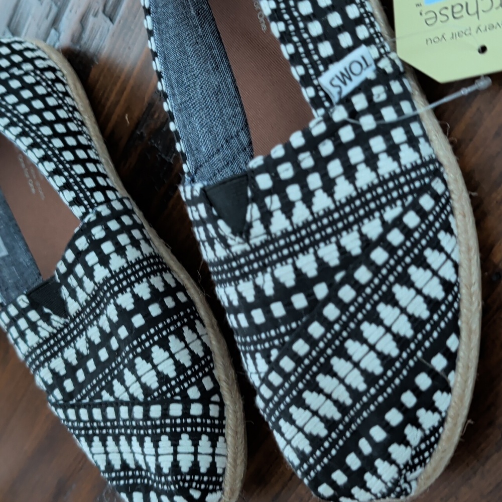 TOMS Rope Detail Black and White Espadrilles Slip On Sneakers Size 8 New - Picture 5 of 10